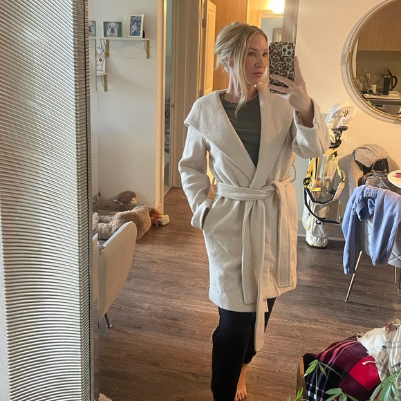 Aritzia jacket - Picture 6 of 6